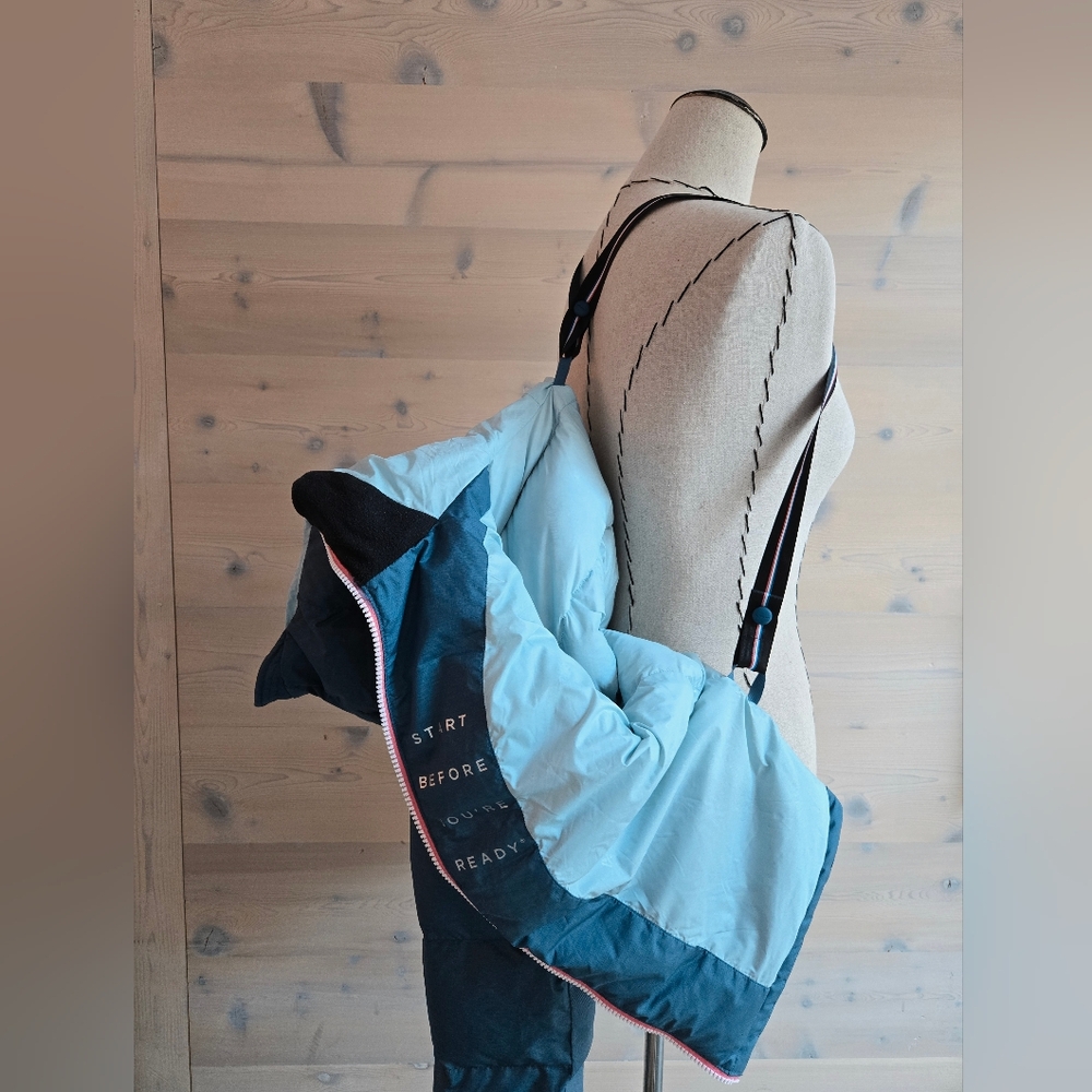 NWT Fourlaps Cover Down Hooded Puffer Jacket with Carrying Straps size Small - Picture 9 of 16